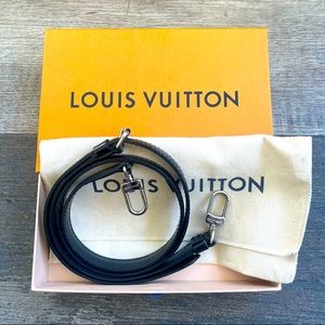 Authentic Louis Vuitton smooth leather adjustable strap